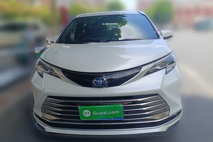 Used Toyota SIENNA 2023 2.5L Hybrid Deluxe Edition Front