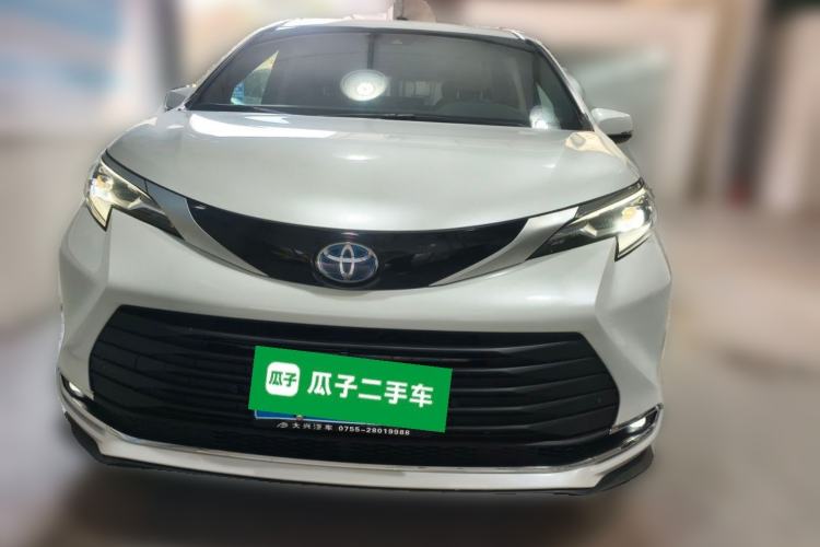 Used Toyota SIENNA 2023 2.5L Hybrid Deluxe Edition Front
