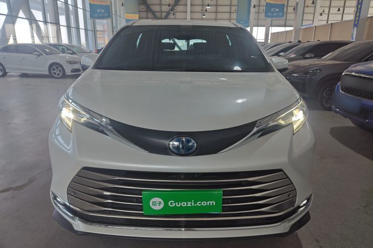 Used Toyota SIENNA 2023 2.5L Hybrid Comfort Edition Front