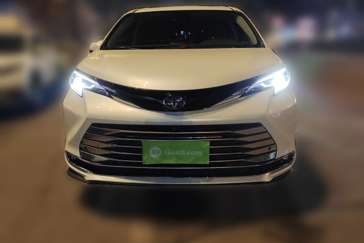 Used Toyota SIENNA 2023 2.5L Hybrid Comfort Edition Front