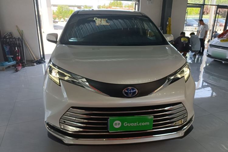 Used Toyota SIENNA 2023 2.5L Hybrid Comfort Edition Front