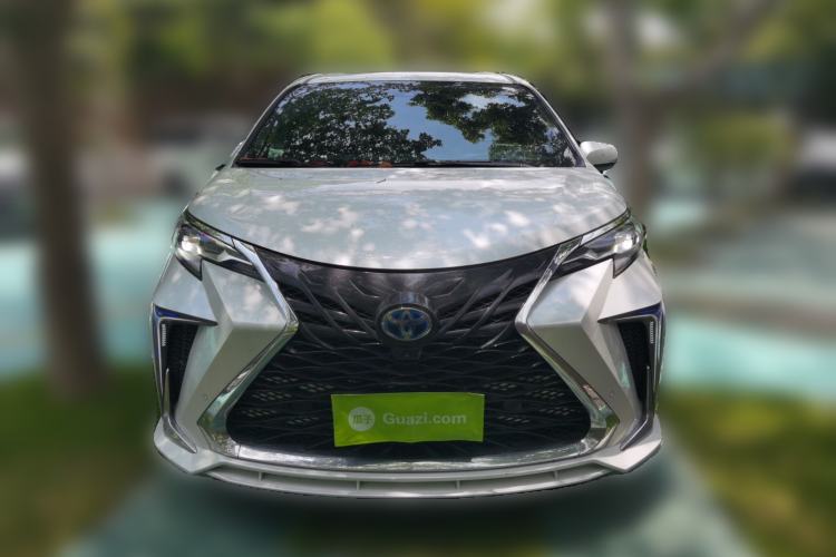 Used Toyota SIENNA 2023 2.5L Hybrid Comfort Edition Front