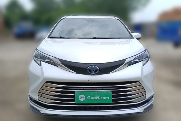 Used Toyota SIENNA 2023 2.5L Hybrid Comfort Edition Front