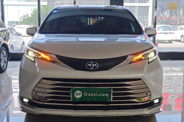 Used Toyota SIENNA 2023 2.5L Hybrid Comfort Edition Front