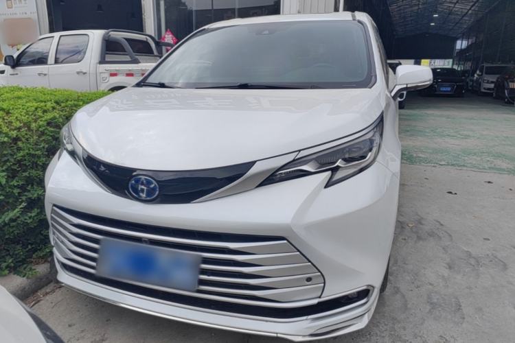 Used Toyota SIENNA 2023 2.5L Hybrid Deluxe Edition Front