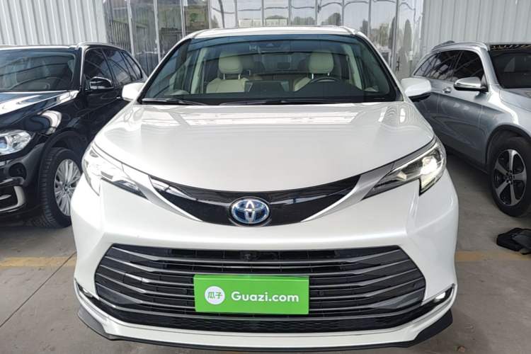 Used Toyota SIENNA 2023 2.5L Hybrid Luxury Edition Front