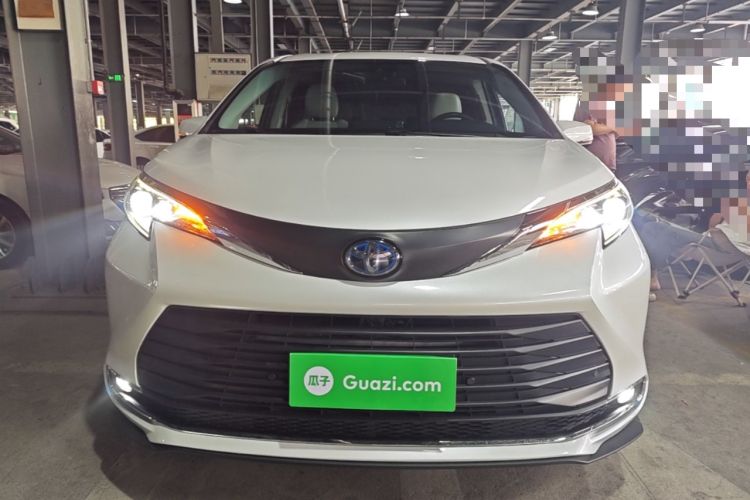 Used Toyota SIENNA 2023 2.5L Hybrid Comfort Edition Front