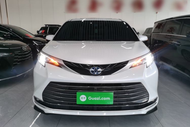 Used Toyota SIENNA 2023 2.5L Hybrid Deluxe Edition Front