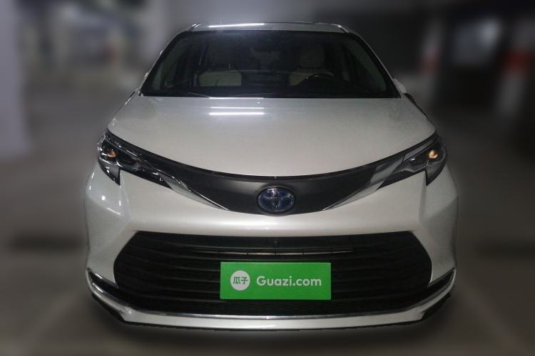 Used Toyota SIENNA 2023 2.5L Hybrid Comfort Edition Front
