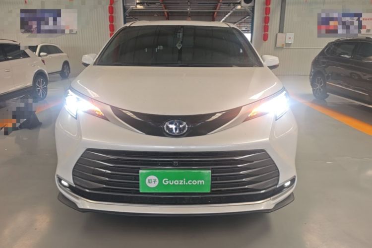 Used Toyota SIENNA 2023 2.5L Hybrid Deluxe Edition Front