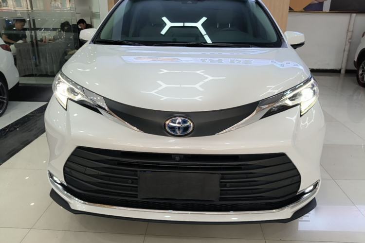 Used Toyota SIENNA 2023 2.5L Hybrid Comfort Edition Front