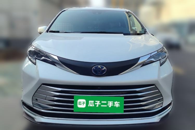 Used Toyota SIENNA 2023 2.5L Hybrid Comfort Edition Front