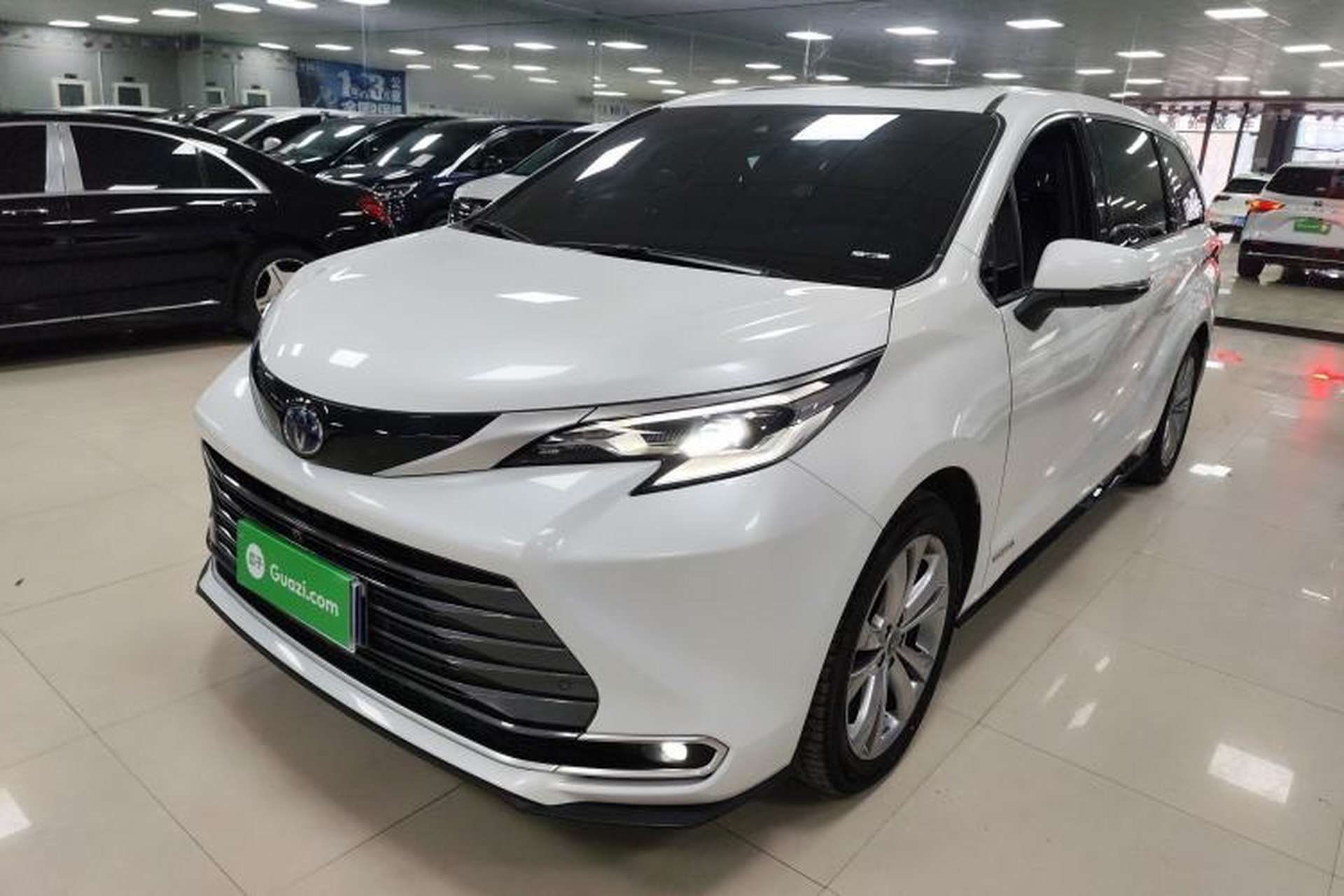Used Toyota SIENNA 2023 2.5L Hybrid Deluxe Edition Front Left 45 Deg