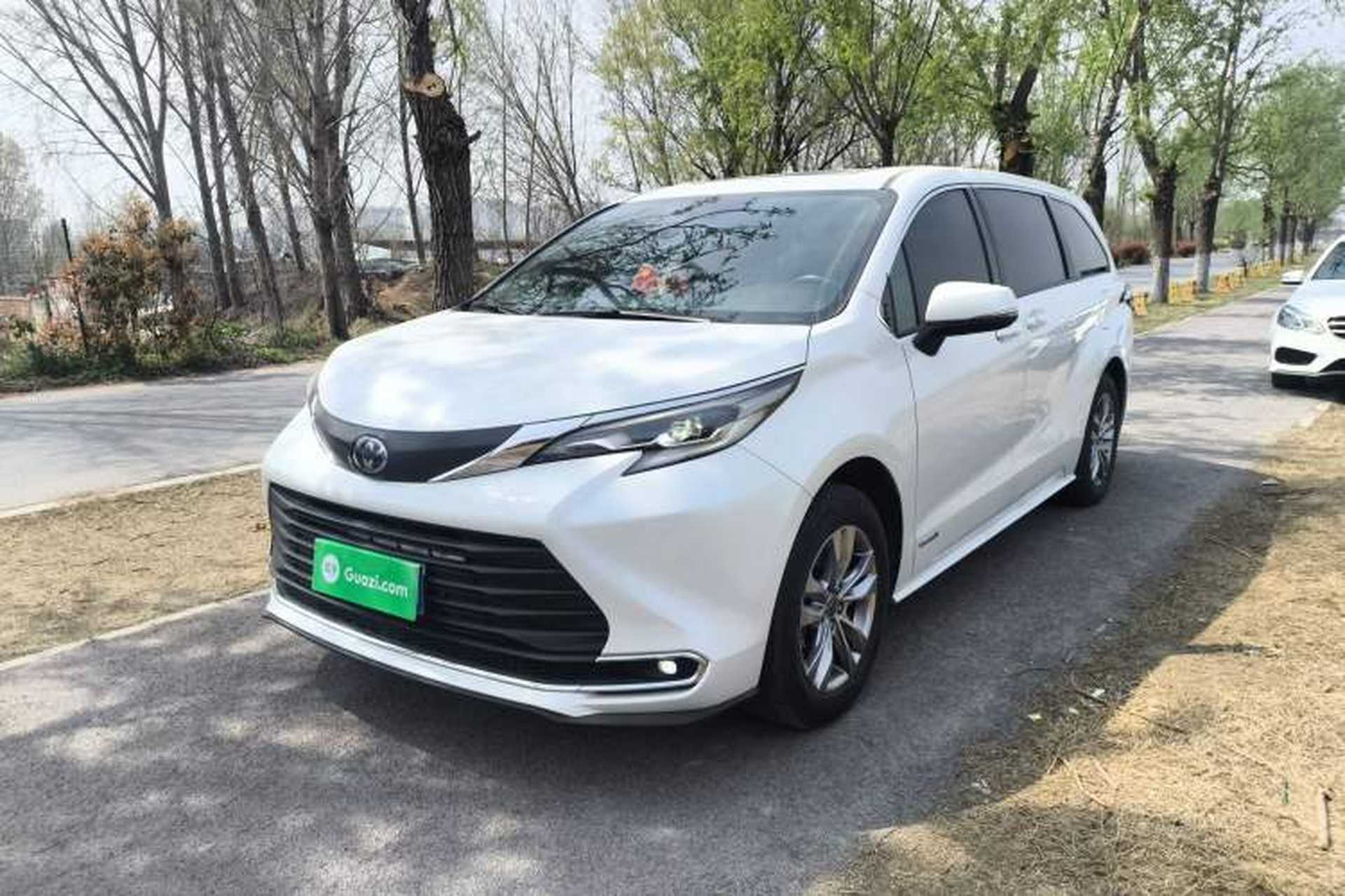 Used Toyota SIENNA 2023 2.5L Hybrid Comfort Edition Front Left 45 Deg
