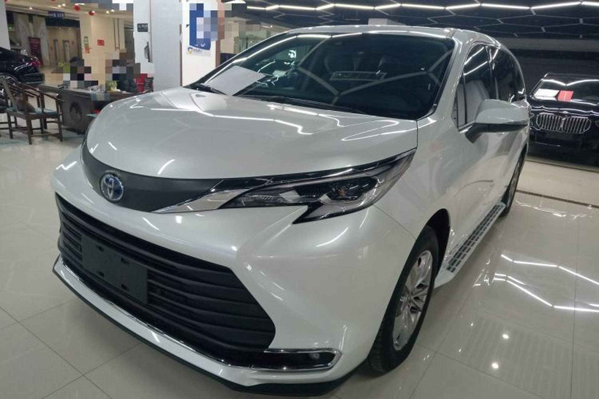 Used Toyota SIENNA 2023 2.5L Hybrid Comfort Edition Front Left 45 Deg