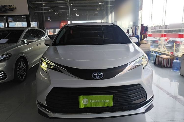 Used Toyota SIENNA 2023 2.5L Hybrid Comfort Edition Front
