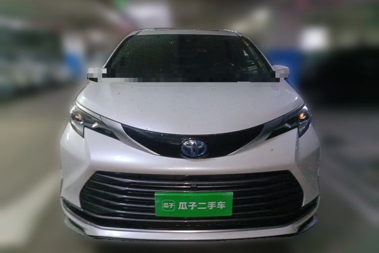 Used Toyota SIENNA 2023 2.5L Hybrid Deluxe Edition Front