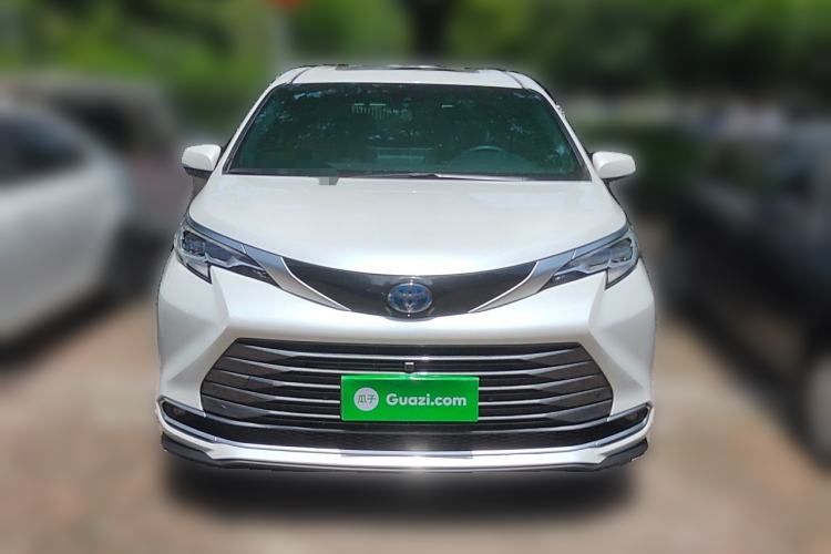 Used Toyota SIENNA 2023 2.5L Hybrid Deluxe Edition Front