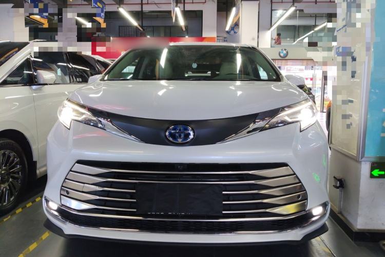 Used Toyota SIENNA 2023 2.5L Hybrid Comfort Edition Front