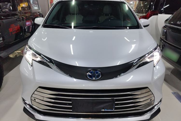 Used Toyota SIENNA 2023 2.5L Hybrid Comfort Edition Front
