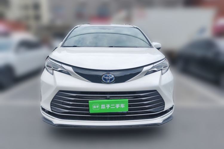 Used Toyota SIENNA 2023 2.5L Hybrid Deluxe Edition Front