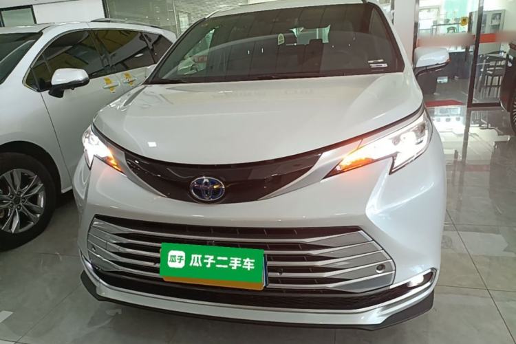 Used Toyota SIENNA 2023 2.5L Hybrid Platinum Edition Front