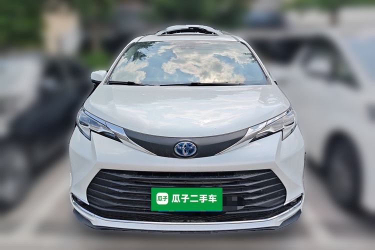 Used Toyota SIENNA 2023 2.5L Hybrid Comfort Edition Front