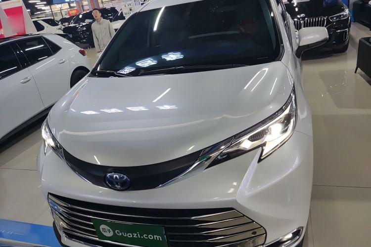 Used Toyota SIENNA 2023 2.5L Hybrid Comfort Edition Front