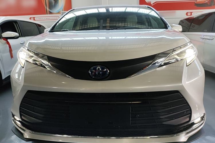 Used Toyota SIENNA 2023 2.5L Hybrid Comfort Edition Front