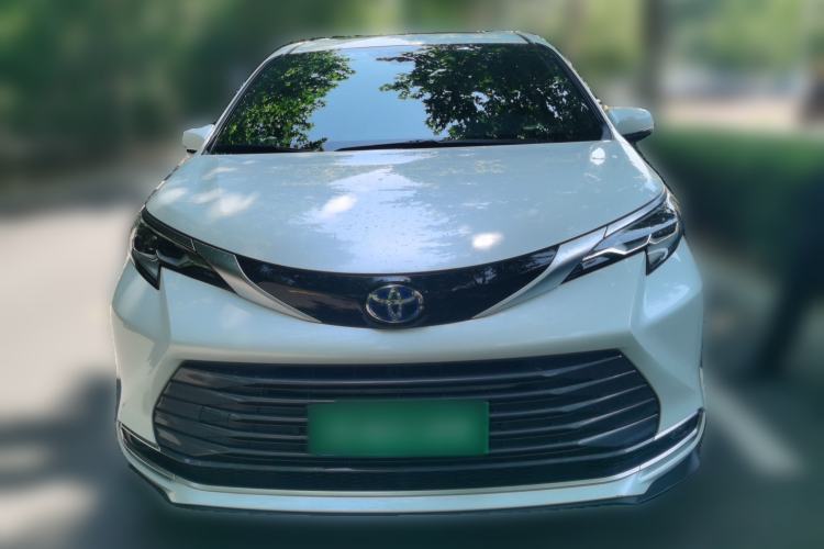 Used Toyota SIENNA 2023 2.5L Hybrid Luxury Edition Front