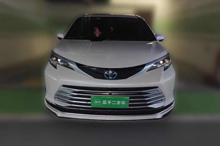 Used Toyota SIENNA 2023 2.5L Hybrid Platinum Edition Front