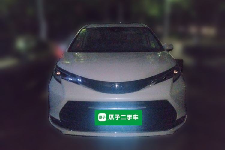 Used Toyota SIENNA 2023 2.5L Hybrid Comfort Edition Front