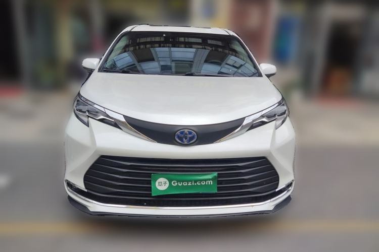 Used Toyota SIENNA 2023 2.5L Hybrid Comfort Edition Front