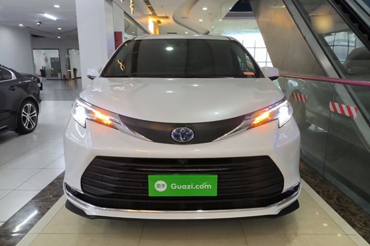 Used Toyota SIENNA 2023 2.5L Hybrid Comfort Edition Front