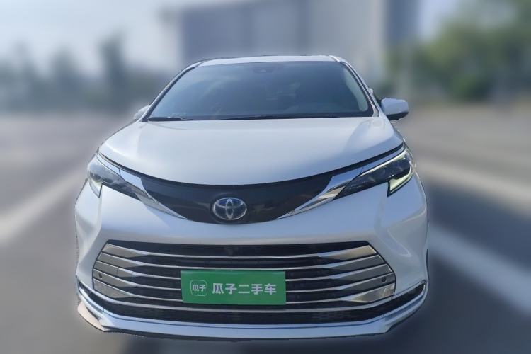 Used Toyota SIENNA 2023 2.5L Hybrid Comfort Edition Front