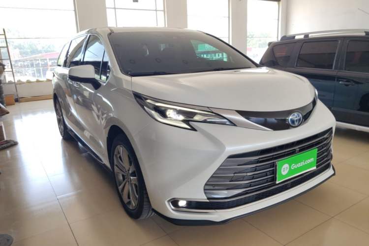 Used Toyota SIENNA 2023 2.5L Hybrid Deluxe Edition Front Right 45 Deg