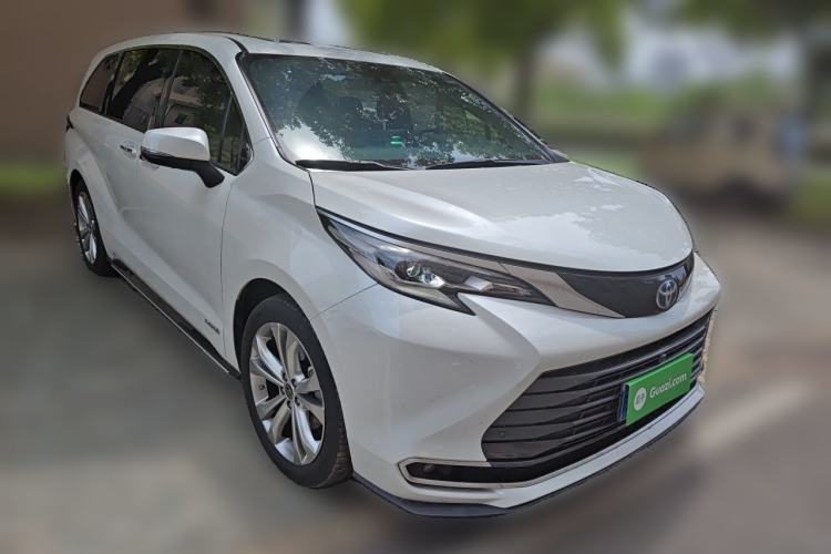 Used Toyota SIENNA 2023 2.5L Hybrid Deluxe Edition Front Right 45 Deg
