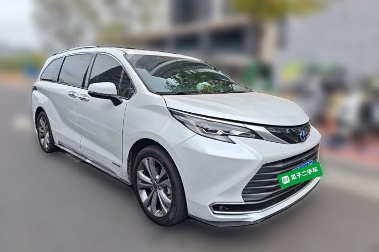 Used Toyota SIENNA 2023 2.5L Hybrid Ultimate Edition Front Right 45 Deg