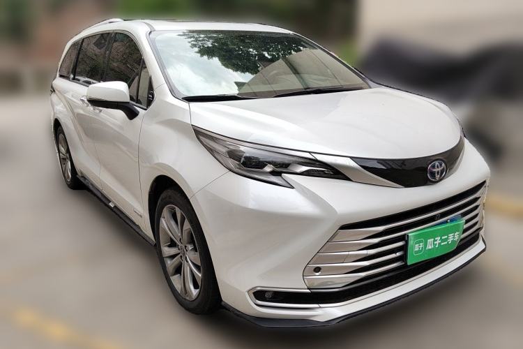 Used Toyota SIENNA 2023 2.5L Hybrid Platinum Edition Front Right 45 Deg