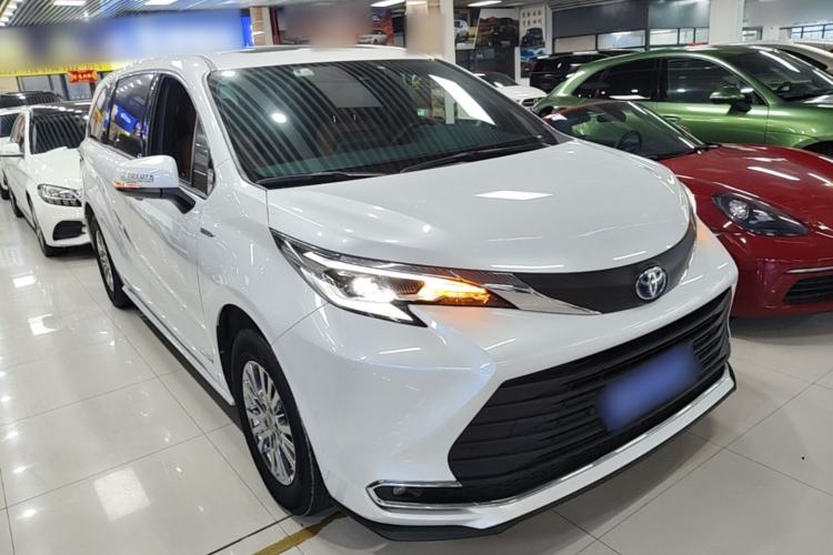 Used Toyota SIENNA 2023 2.5L Hybrid Comfort Edition Front Right 45 Deg