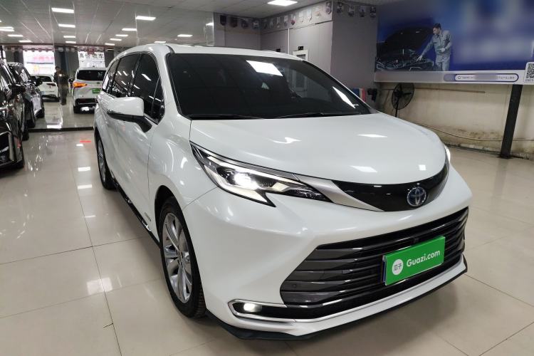 Used Toyota SIENNA 2023 2.5L Hybrid Deluxe Edition Front Right 45 Deg