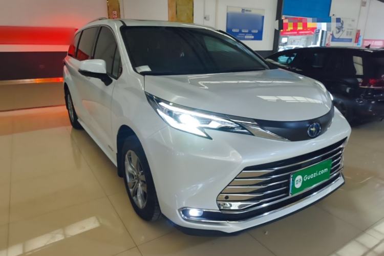 Used Toyota SIENNA 2023 2.5L Hybrid Comfort Edition Front Right 45 Deg