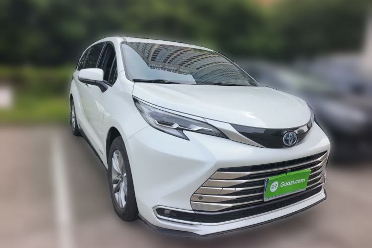Used Toyota SIENNA 2023 2.5L Hybrid Deluxe Edition Front Right 45 Deg