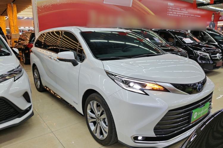 Used Toyota SIENNA 2023 2.5L Hybrid Deluxe Edition Front Right 45 Deg