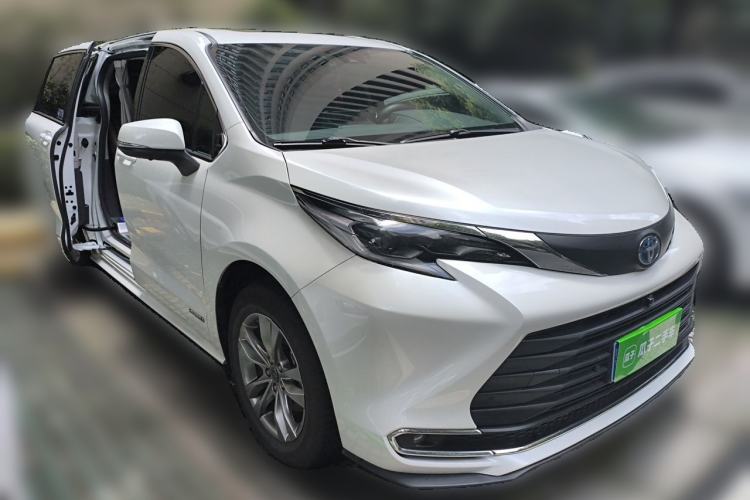 Used Toyota SIENNA 2023 2.5L Hybrid Comfort Edition Front Right 45 Deg