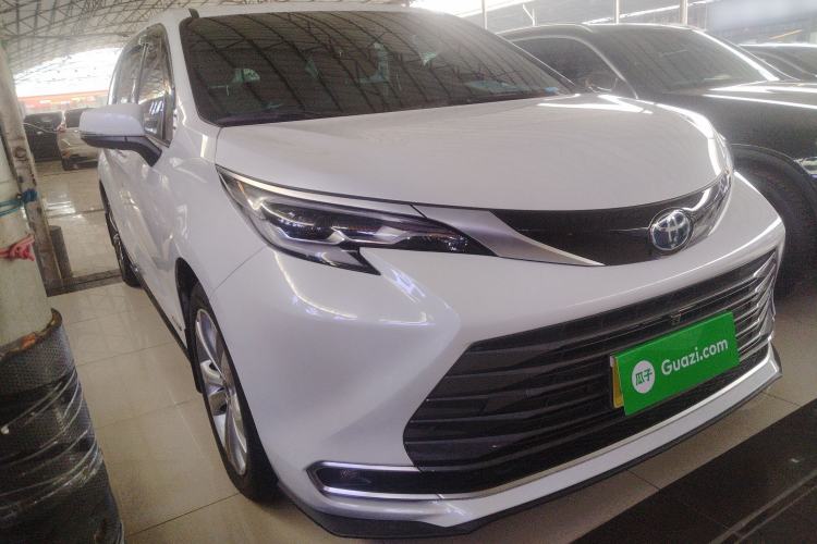 Used Toyota SIENNA 2023 2.5L Hybrid Deluxe Edition Front Right 45 Deg