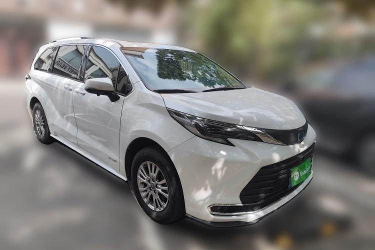 Used Toyota SIENNA 2023 2.5L Hybrid Comfort Edition Front Right 45 Deg