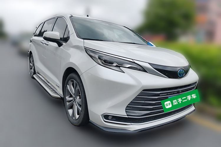 Used Toyota SIENNA 2023 2.5L Hybrid Deluxe Edition Front Right 45 Deg