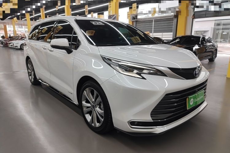 Used Toyota SIENNA 2023 2.5L Hybrid Deluxe Edition Front Right 45 Deg
