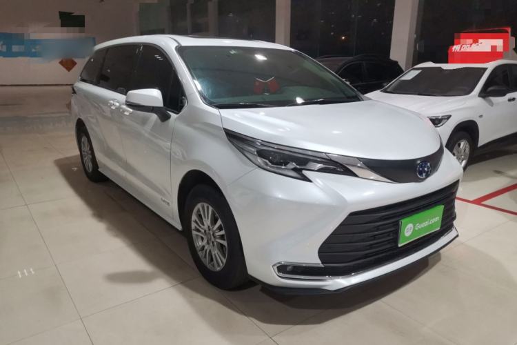 Used Toyota SIENNA 2023 2.5L Hybrid Comfort Edition Front Right 45 Deg